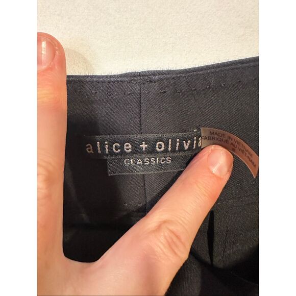 Alice + Olivia Cady mid-rise black cotton blend stretch shorts, size 8 - Picture 4 of 10